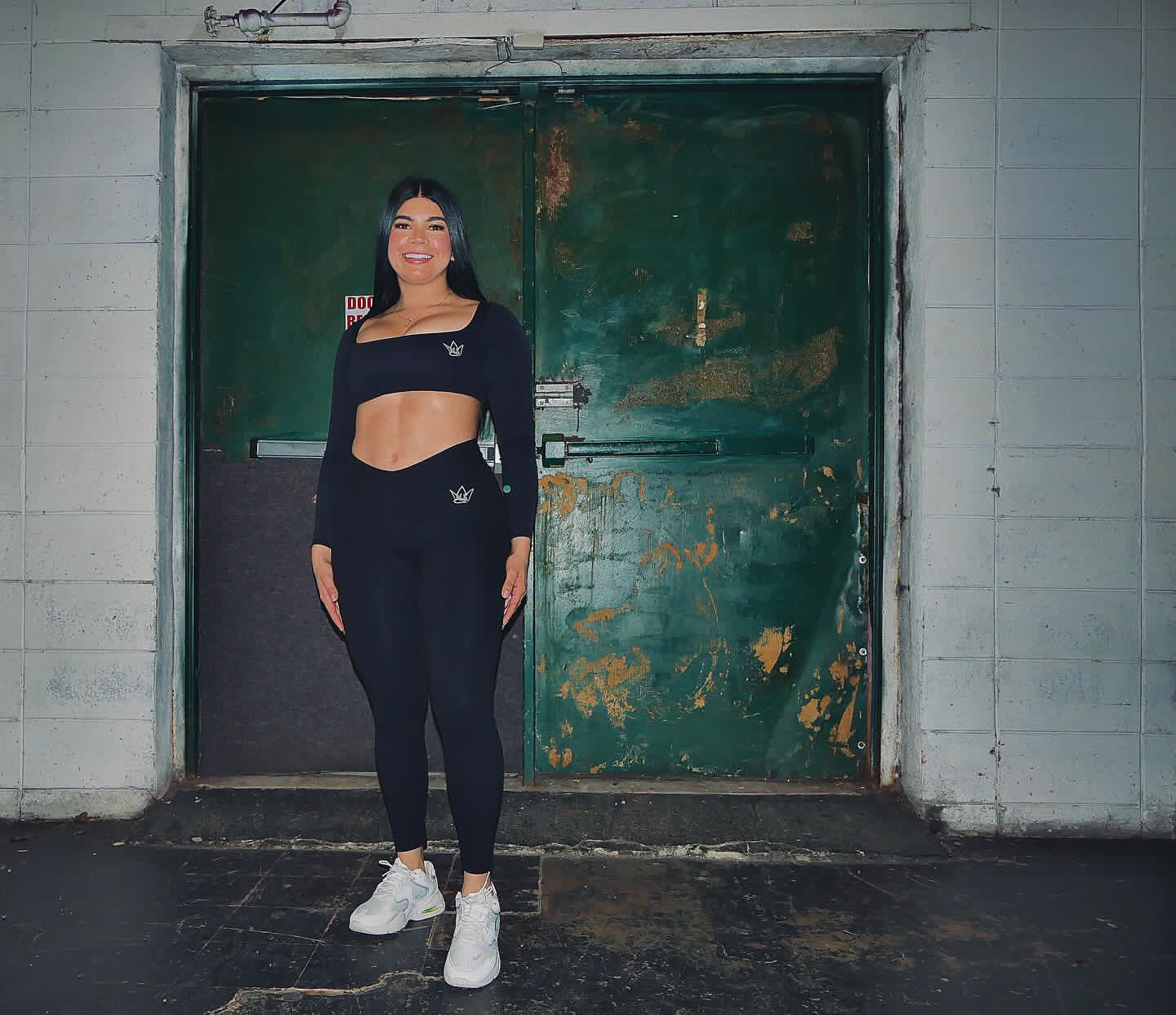 V black leggin set