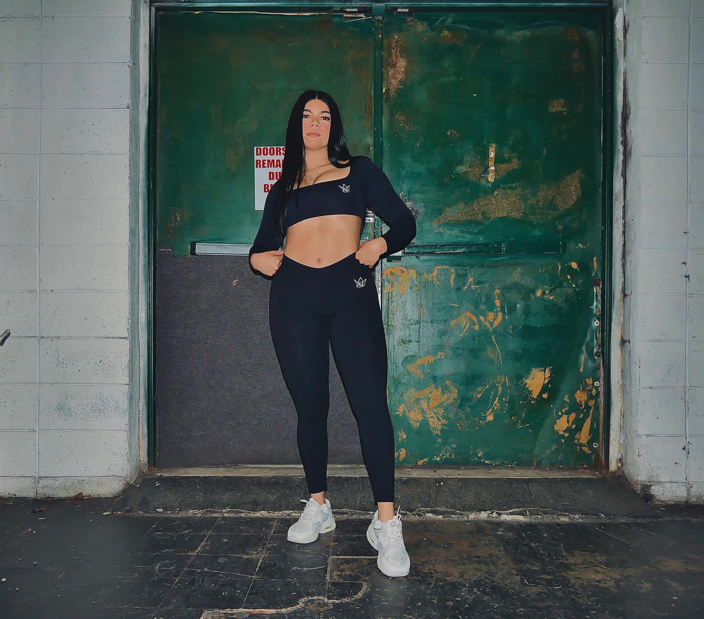 V black leggin set