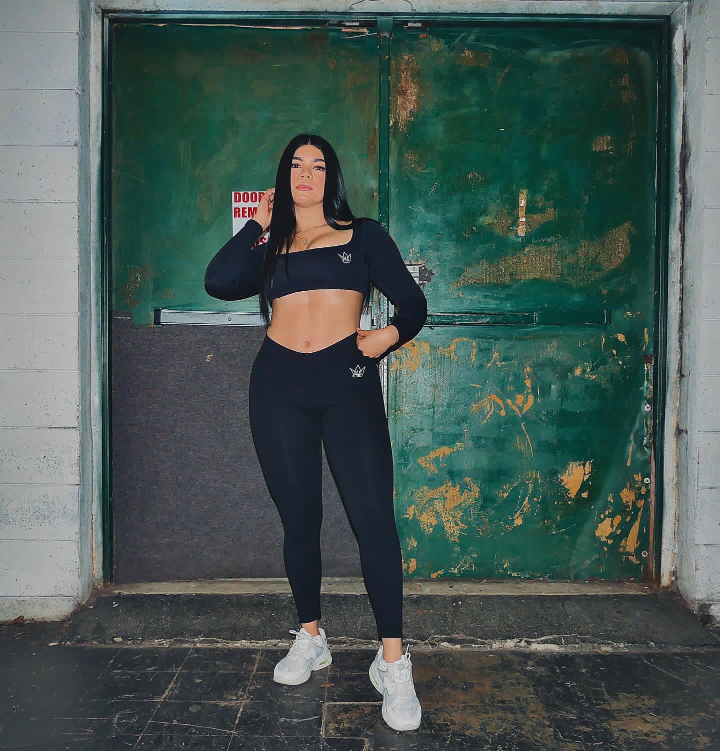 V black leggin set